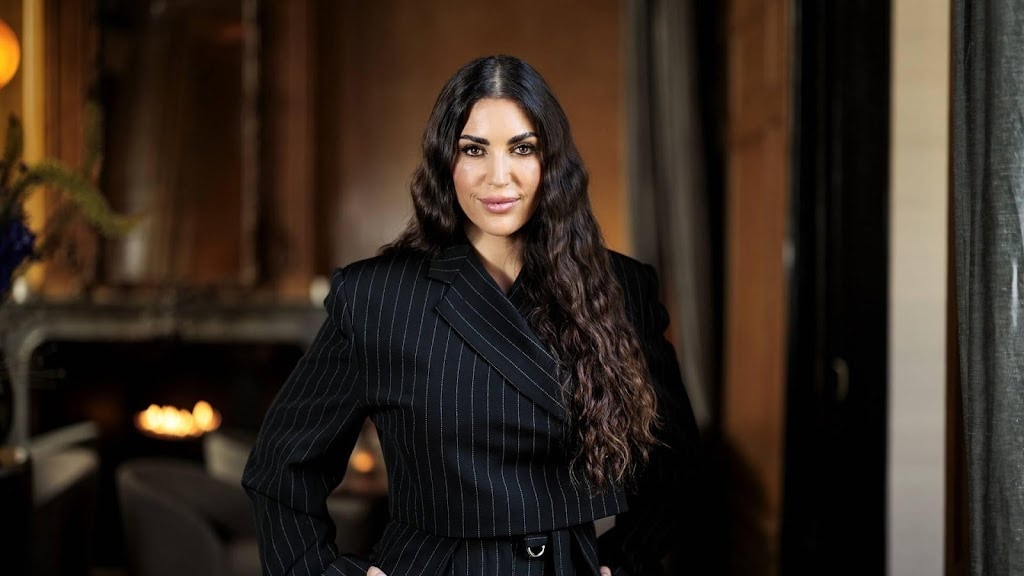 Yolanthe verrast jarige Xess Xava met een puppy