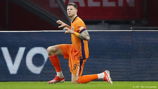 Koeman neemt het op voor juichende Weghorst