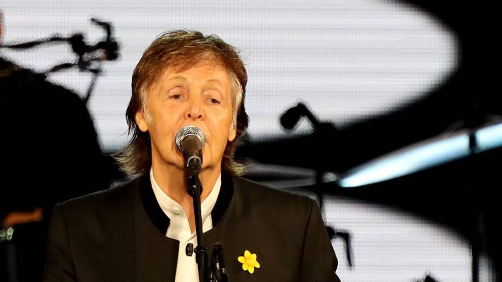 Paul McCartney haalt Ringo en Ronnie podium op