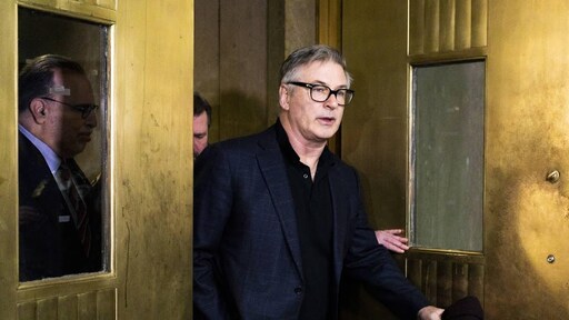 Politie neemt telefoon Alec Baldwin in beslag