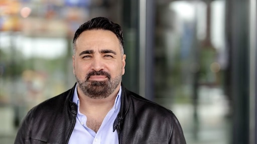 Sinan Can nam vork mee uit de keuken van Saddam Hoessein