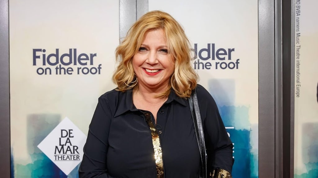 Loretta Schrijver ondanks ziekte aanwezig als jurylid bij The Masked Singer