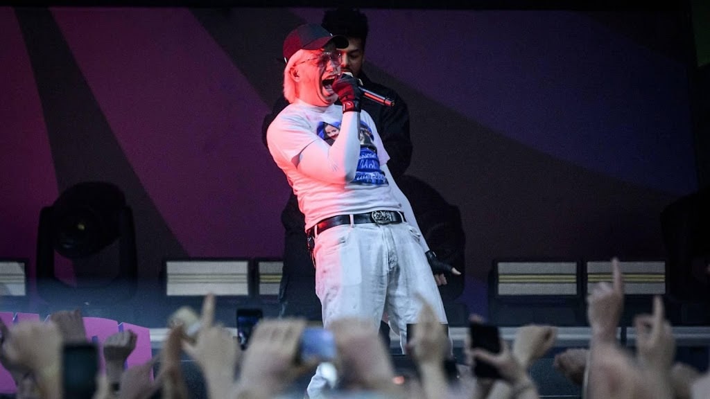 Joost Klein kondigt wereldtournee aan voor 2026