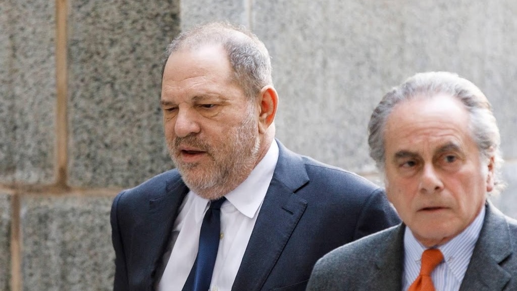 Harvey Weinstein en advocaat uit elkaar