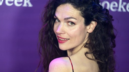 Anna Drijver is betere kok sinds ze moeder is: 'Wilde minder buiten de deur eten'