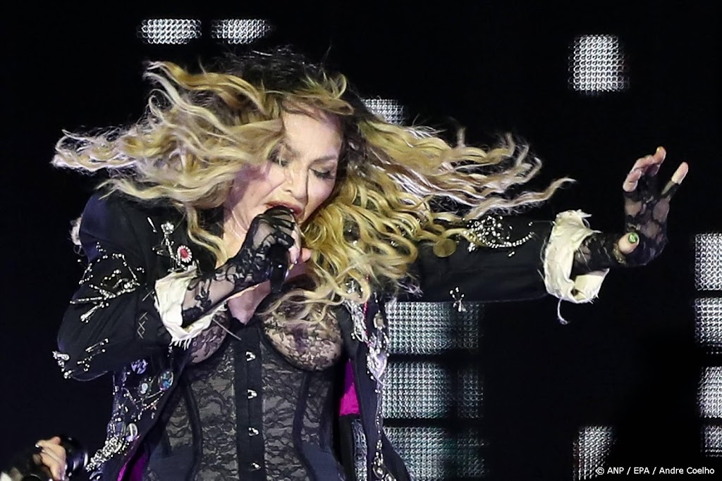 Madonna brengt nummer van nieuw album uit