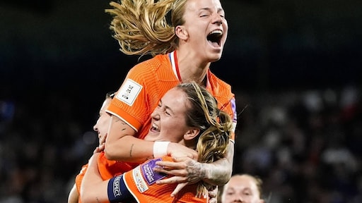 Voetbalsters blijven koploper in kwalificatie na 1-1 in Frankrijk