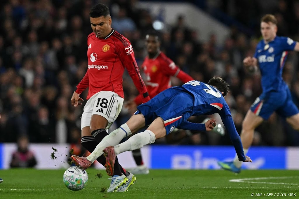 Manchester United blijft derde dankzij zege op Chelsea