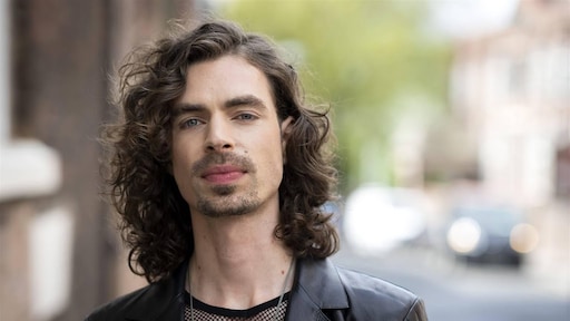 Dion Cooper laat songfestival bezinken op vakantie in Frankrijk