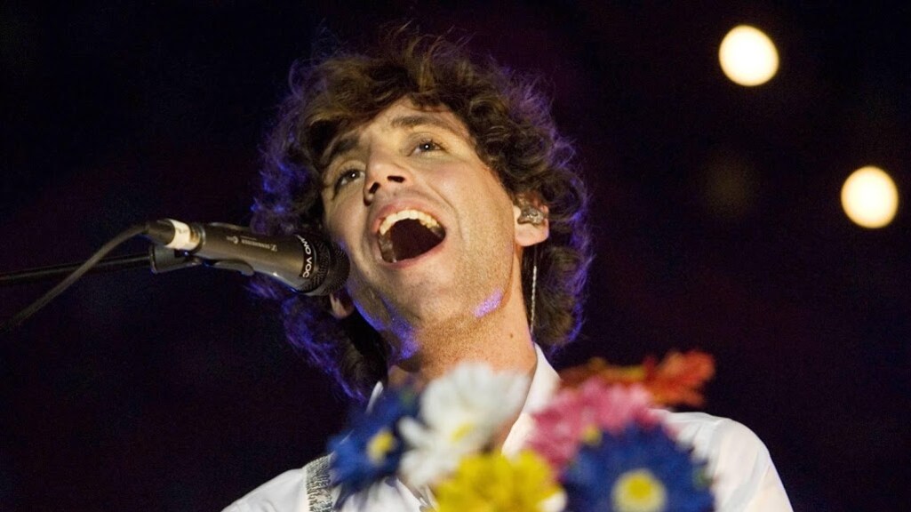 Mika strikt Kylie Minogue en Salma Hayek voor benefietconcert