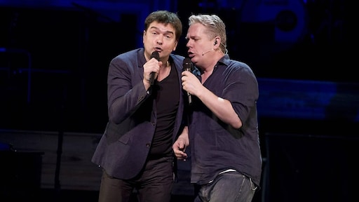 Acda en de Munnik verrassen fans met gratis concert in Vondelpark