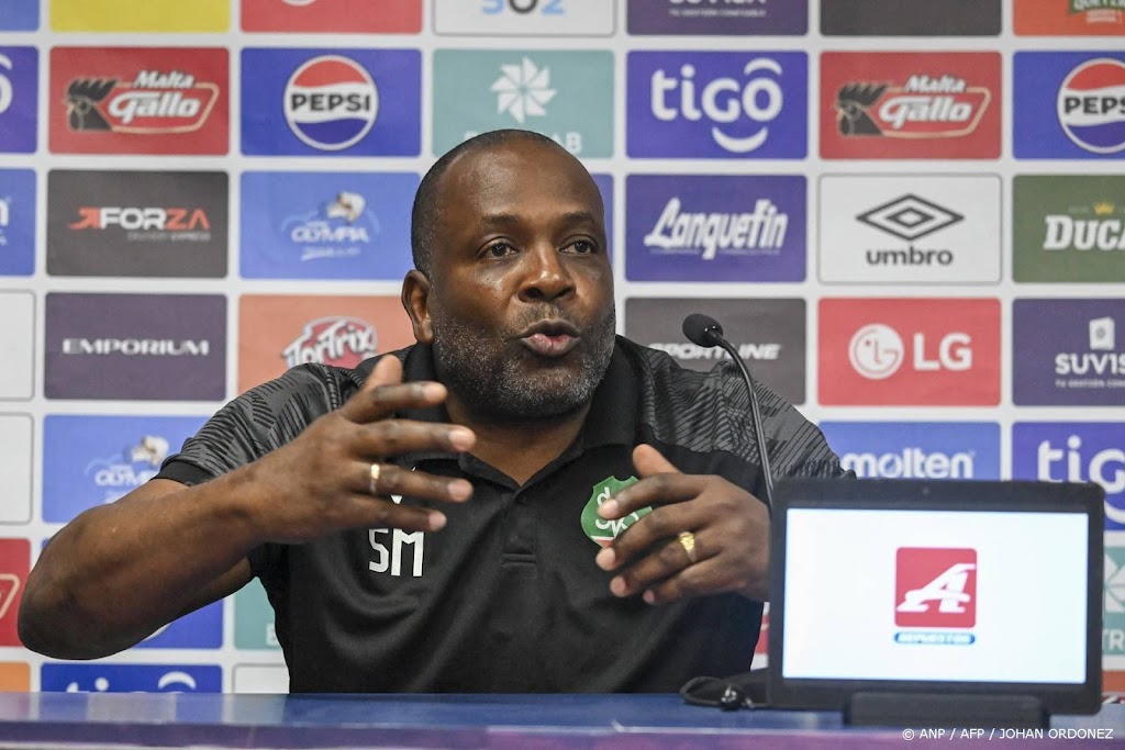 Bondscoach Menzo ziet kans op WK als 'cadeau' voor Suriname