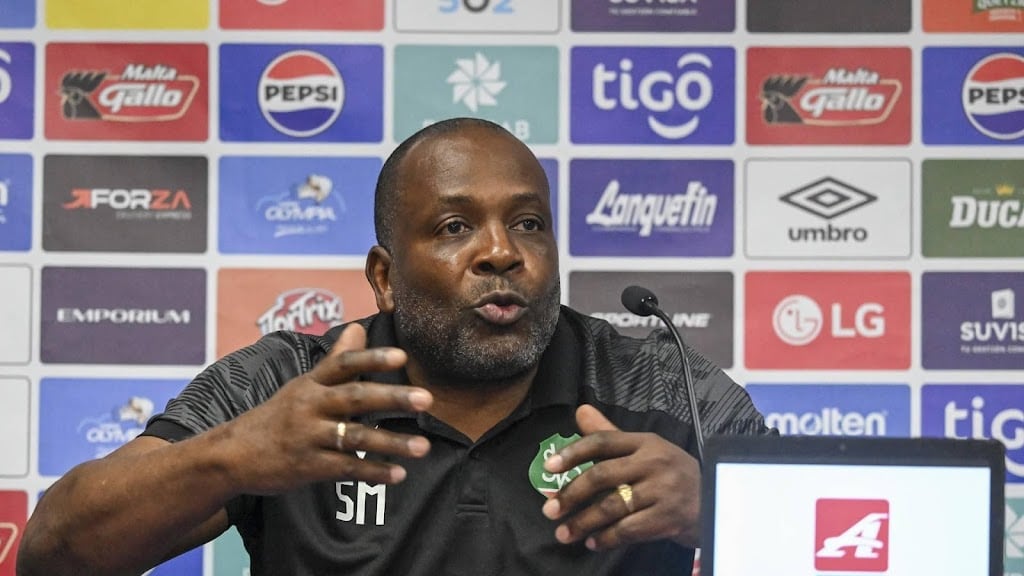 Bondscoach Menzo ziet kans op WK als 'cadeau' voor Suriname