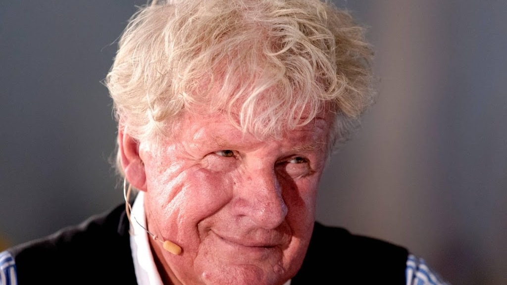 Willibrord Frequin schurkt tegen coronadepressie aan