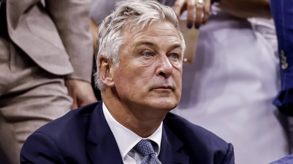 Aanklager Alec Baldwin verzoekt rechter om verwerping Rust-zaak te herzien