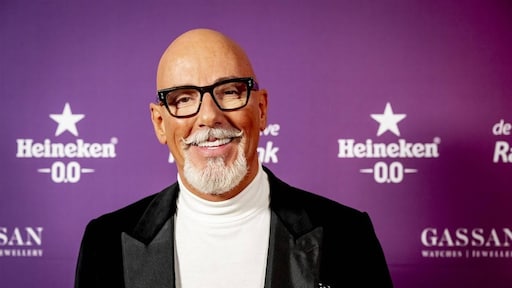 Maik de Boer laat opvallend grote tattoo op borst zetten