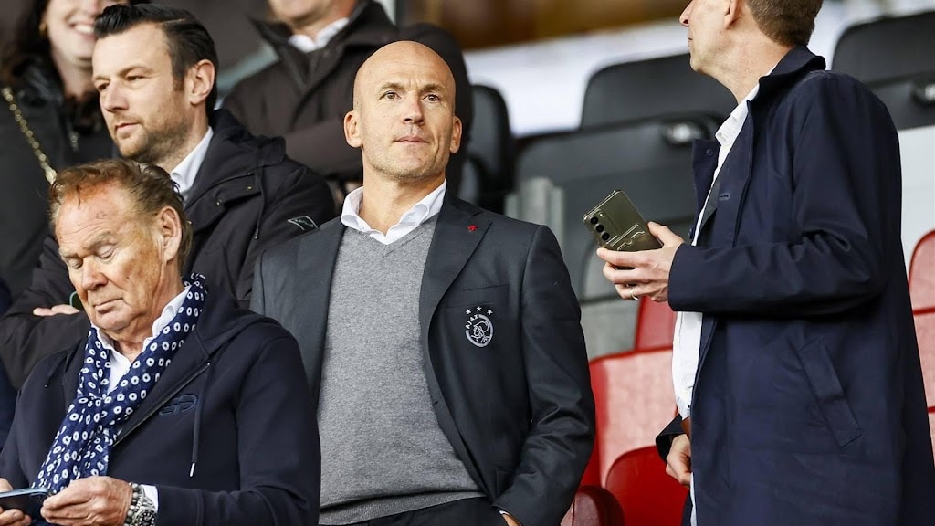 Nieuw dieptepunt Ajax: directeur Alex Kroes geschorst