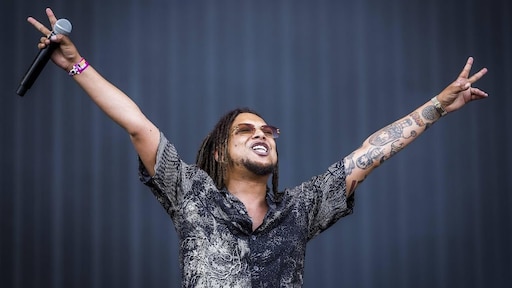 Tientallen fans Ronnie Flex in Rotterdam voor protest tegen machtsmisbruik