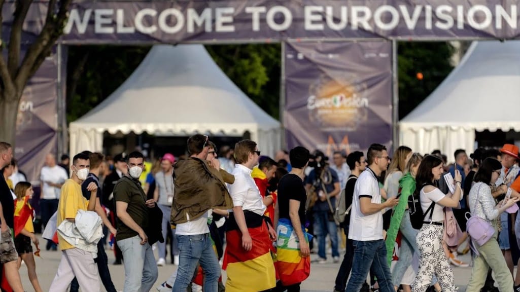 Politie vraagt songfestivalbezoekers 'goed op elkaar te letten'