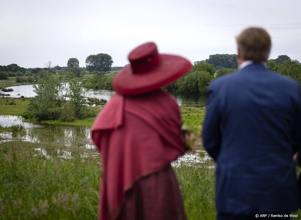 Koning en koningin bezoeken smalste stukje van Nederland