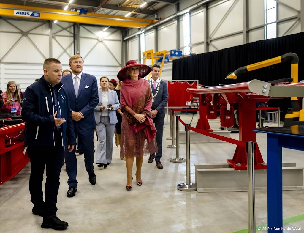 Koning blijkt achtbaanliefhebber tijdens streekbezoek in Limburg