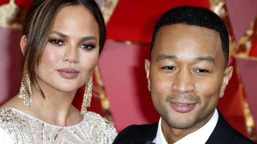 Chrissy Teigen al een jaar zonder alcohol: 'Ik voel me goed'