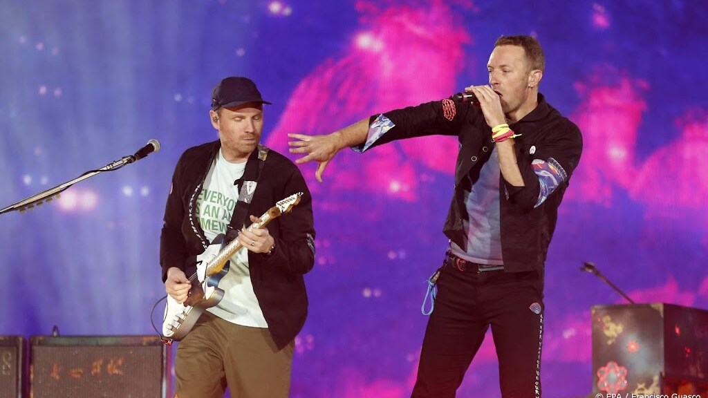 Coldplay adviseert concertgangers in Parijs: 'Drink genoeg'