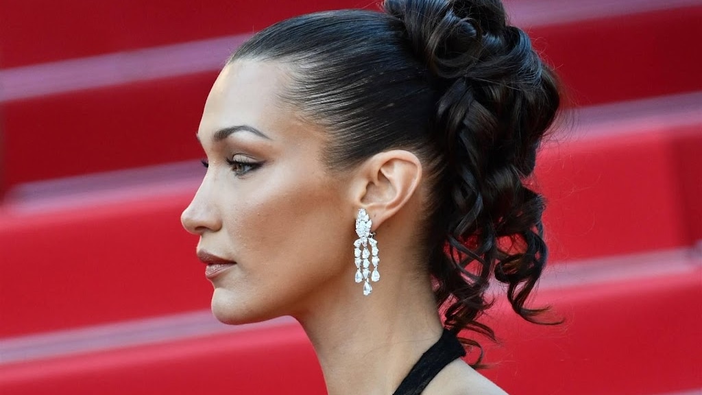 Adidas biedt excuses aan voor controversiële campagne met Bella Hadid