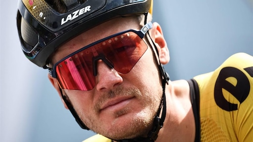Van Baarle loopt heupfractuur op na val in Vuelta