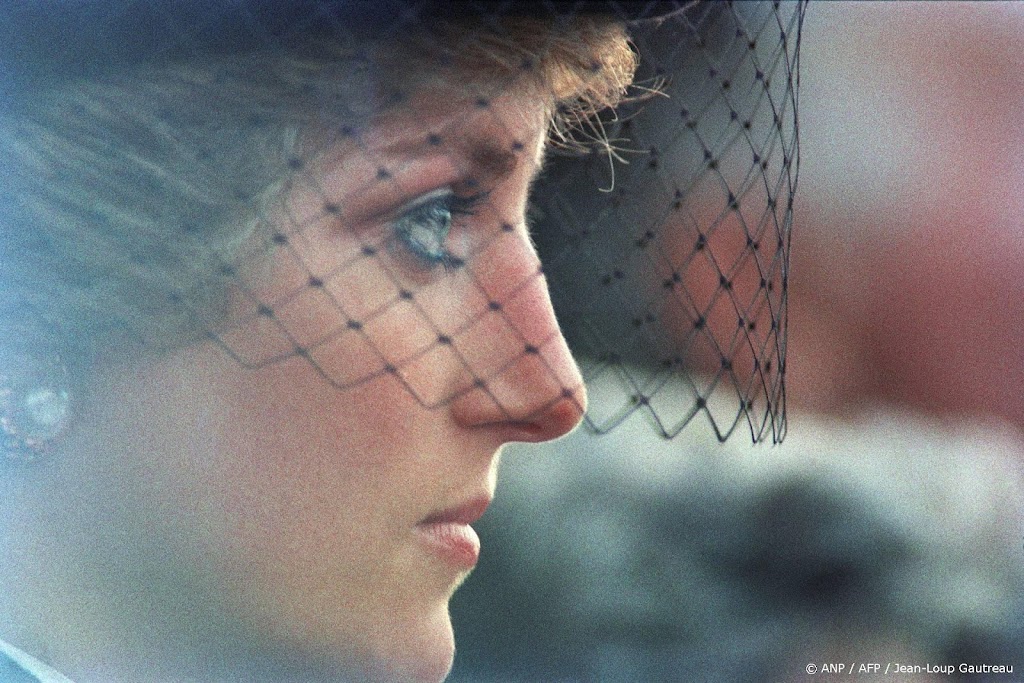 Spencer: koningin Elizabeth wilde Diana na dood titel teruggeven