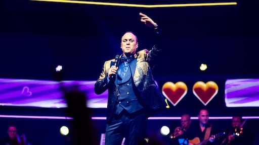 Frans Bauer zingt Papa met zoon Christiaan tijdens concert