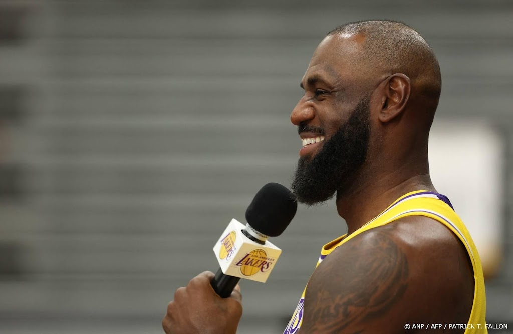 Basketballer James begint 23e seizoen met zege