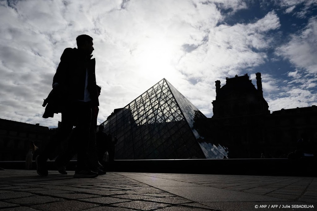 Meer camera's bij Louvre na geruchtmakende roof