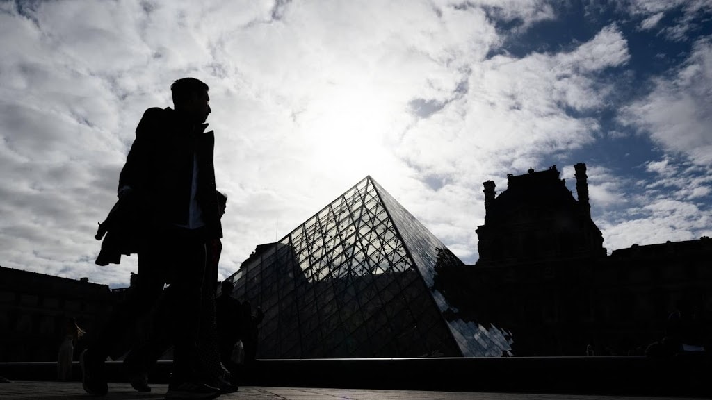 Meer camera's bij Louvre na geruchtmakende roof