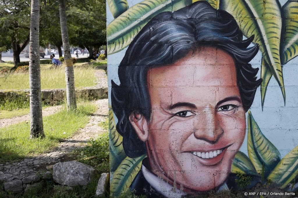 Bono verrast jarige Dolly Parton met bijzonder verjaardagscadeau: 'Wat een  verrassing'