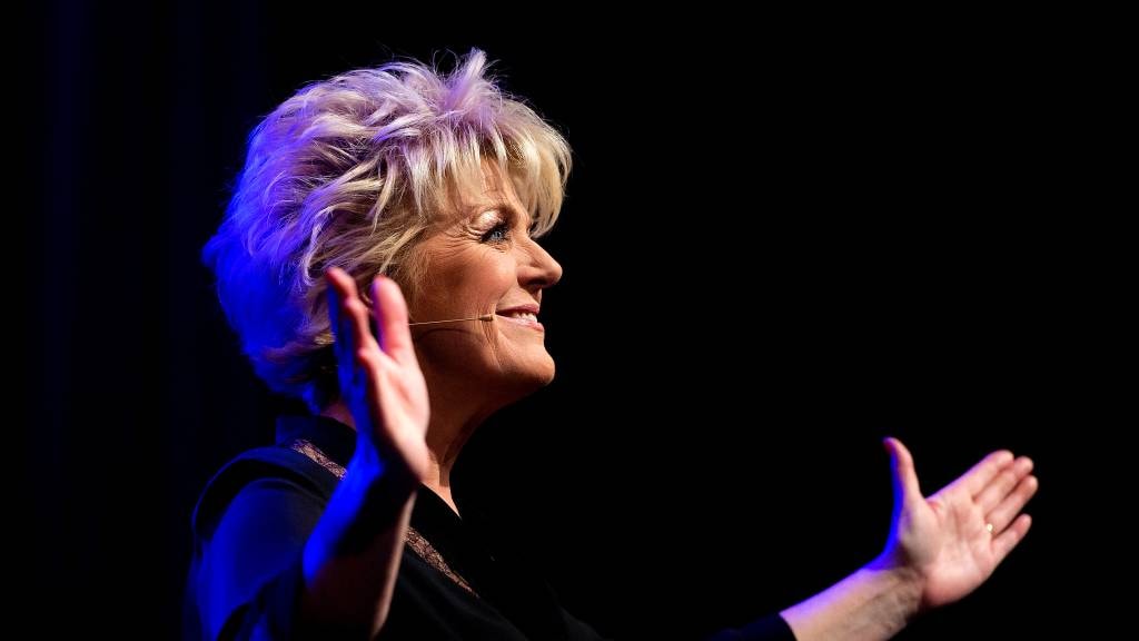 Simone Kleinsma zingt titelsong DORST