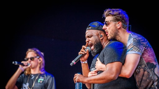 De Jeugd sloopt gouden plaat Dotan