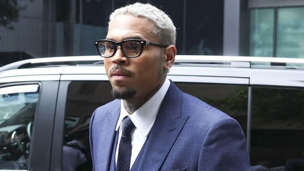 Chris Brown zegt onschuldig te zijn aan ernstige mishandeling