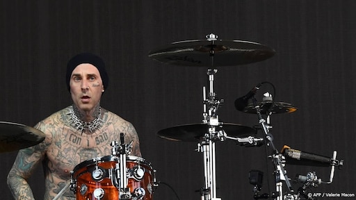 Travis Barker verrast blinde jongen (9) bij zijn limonadekraam