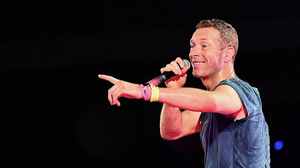 Coldplay-zanger Chris Martin stopt niet met kiss cam