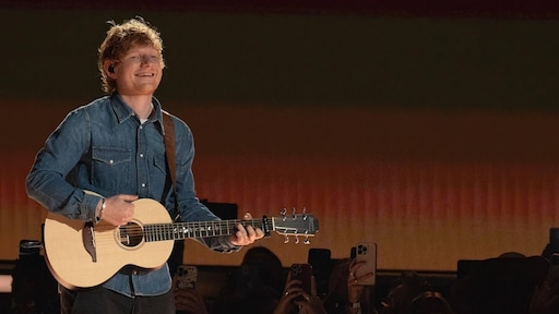 Ed Sheeran verrast zijn fans met concert in hun woonkamer