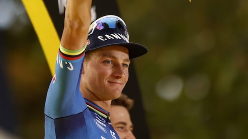 Van der Poel rijdt 175 kilometer alleen en wint: 'Weet niet wat me bezielde'