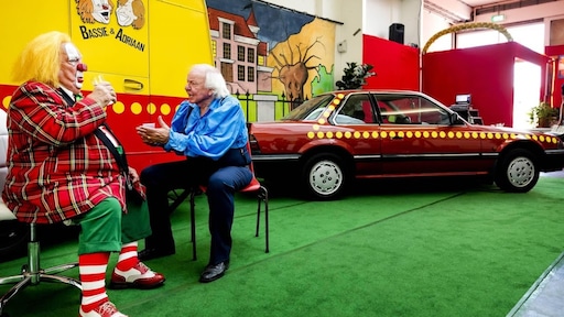 Bassie en Adriaan lanceren na zestig jaar hun eigen game