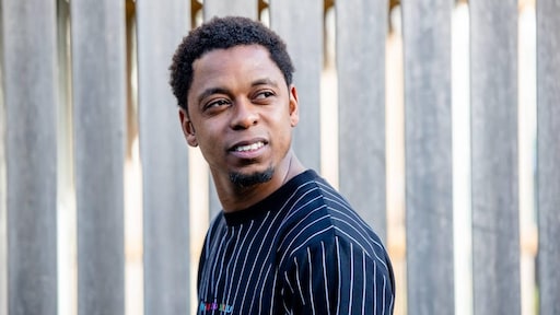 Typhoon neemt afstand van de cultuur bij The voice of Holland