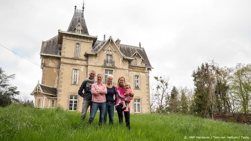 Kijkers smullen van flamboyante Martien in Chateau Meiland