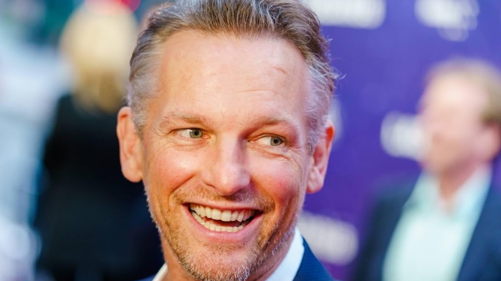 Barry Atsma gaat met mondkapje draaien in Duitsland