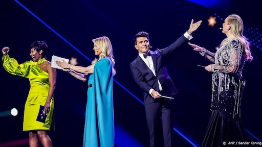 Songfestivalpresentatoren genieten opnieuw van show
