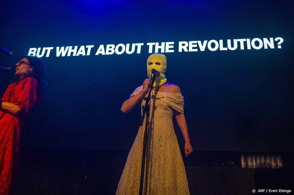 Pussy Riot treedt met ontvluchte Maria Aljotsjina op in Amsterdam