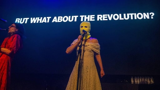 Pussy Riot treedt met ontvluchte Maria Aljotsjina op in Amsterdam