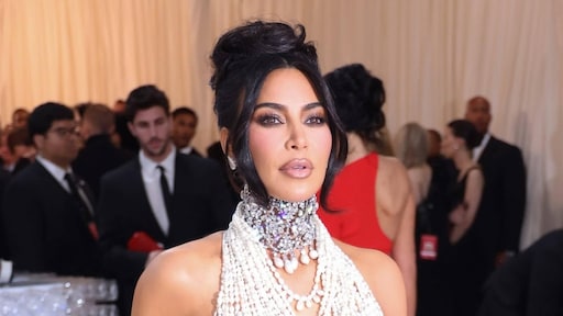 Moederschap valt Kim Kardashian zwaar: 'Huil mezelf soms in slaap'